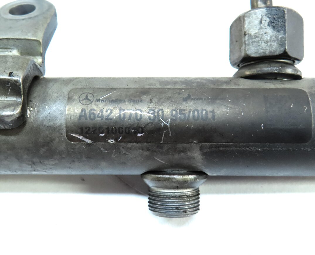 Thumbnail 9: 2013 MERCEDES ML350 (W166) 3.0L OM642 DIESEL ENGINE LEFT FUEL RAIL w/ LINES