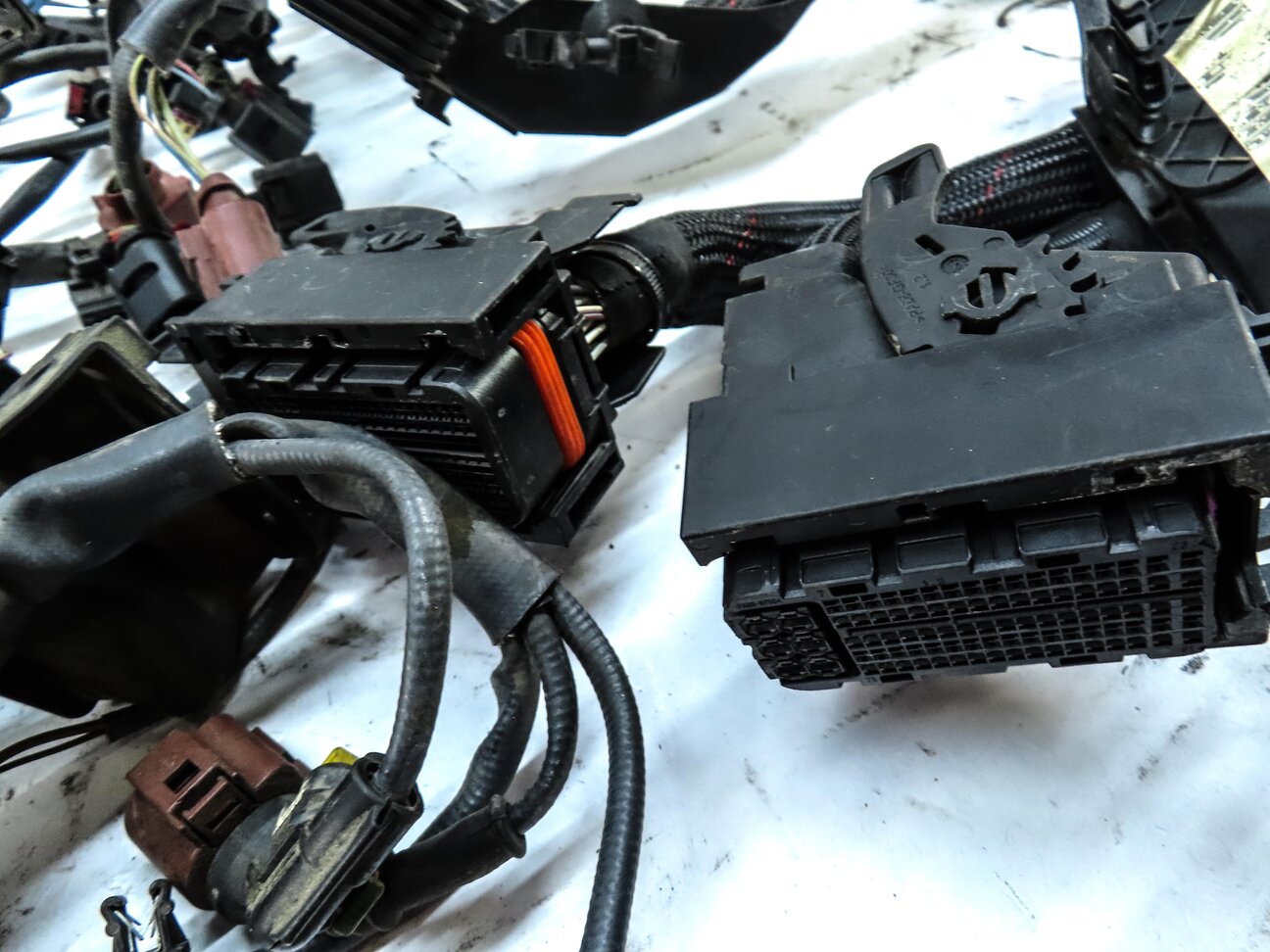 Thumbnail 6: 2014 AUDI A8 (D4 4H) 4.0L TURBO CEUA ENGINE WIRE WIRING HARNESS LOOM