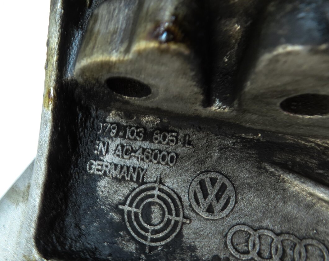 Thumbnail 8: 2013-2014 AUDI A8 S8 (D4 4H) 4.0L 4.0T TURBO CEUA ENGINE UPPER OIL PAN