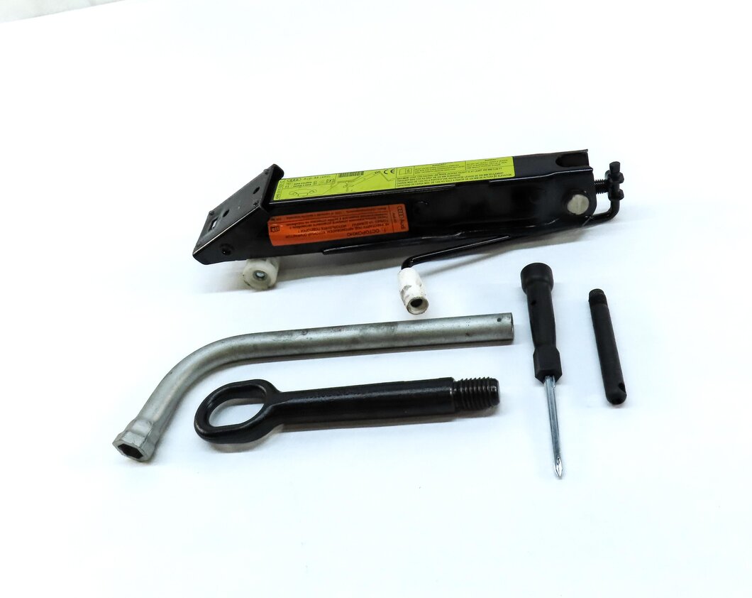 Thumbnail 2: 2011-2018 AUDI A8 S8 (D4 4H) EMERGENCY SPARE TIRE JACK WRENCH TOOL KIT SET