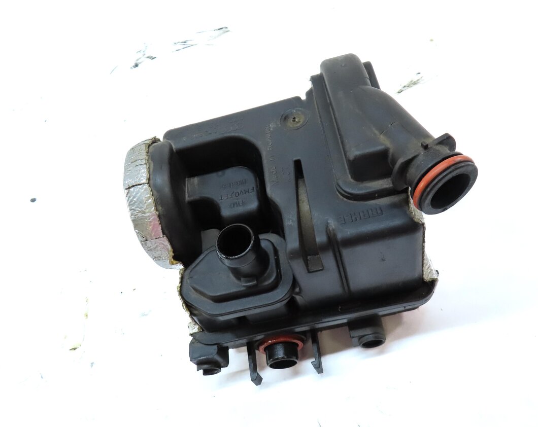 Thumbnail 3: 2014 AUDI A8 (D4 4H) 4.0L TURBO CEUA ENGINE OIL SEPARATOR ASSEMBLY 079103542E