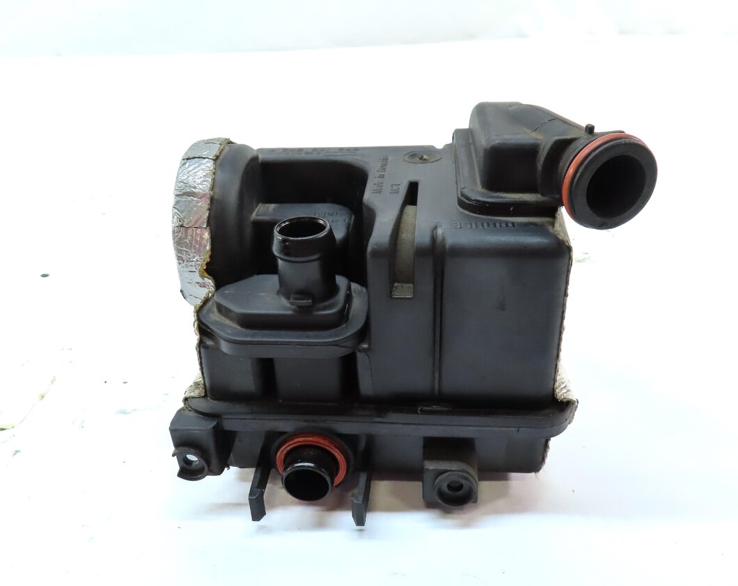 Thumbnail 4: 2014 AUDI A8 (D4 4H) 4.0L TURBO CEUA ENGINE OIL SEPARATOR ASSEMBLY 079103542E