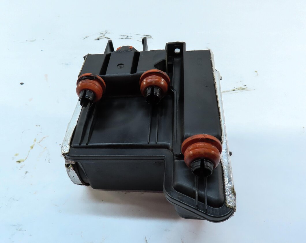 Thumbnail 7: 2014 AUDI A8 (D4 4H) 4.0L TURBO CEUA ENGINE OIL SEPARATOR ASSEMBLY 079103542E