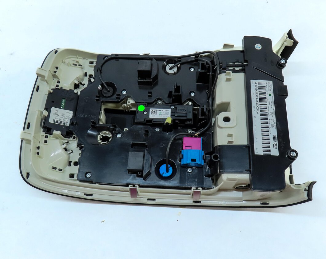 Thumbnail 8: 2014 AUDI A8 (D4 4H) FRONT CENTER ROOF PRIMARY DOME LIGHT ASSEMBLY (BLACK)