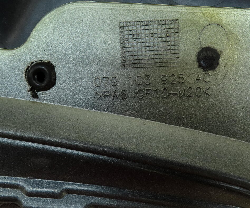 Thumbnail 8: 2013-2018 AUDI A8 (D4 4H) 4.0L TURBO V8 TFSI PRIMARY ENGINE COVER TRIM PANEL