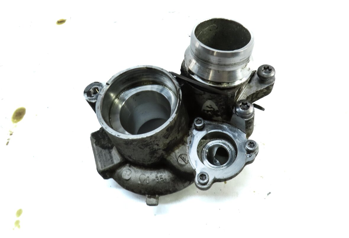 Thumbnail 2: 12-18 BMW 328i 428i 528i X3 X4 X5 Z4 2.0T N26 ENGINE TURBO TURBOCHARGER HOUSING