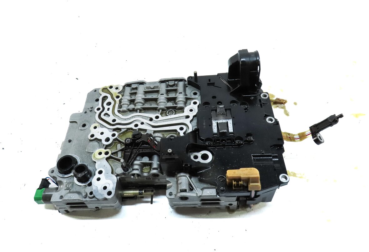 Thumbnail 2: 14-16 BMW 228i 328i 428i 528i (F22 F30 F32 F10) 8HP-45 TRANSMISSION VALVE BODY