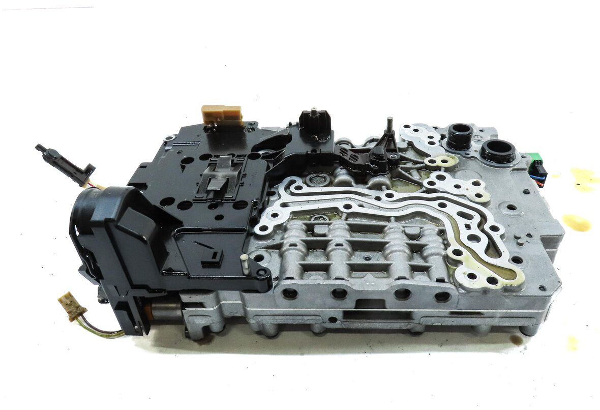 Thumbnail 5: 14-16 BMW 228i 328i 428i 528i (F22 F30 F32 F10) 8HP-45 TRANSMISSION VALVE BODY
