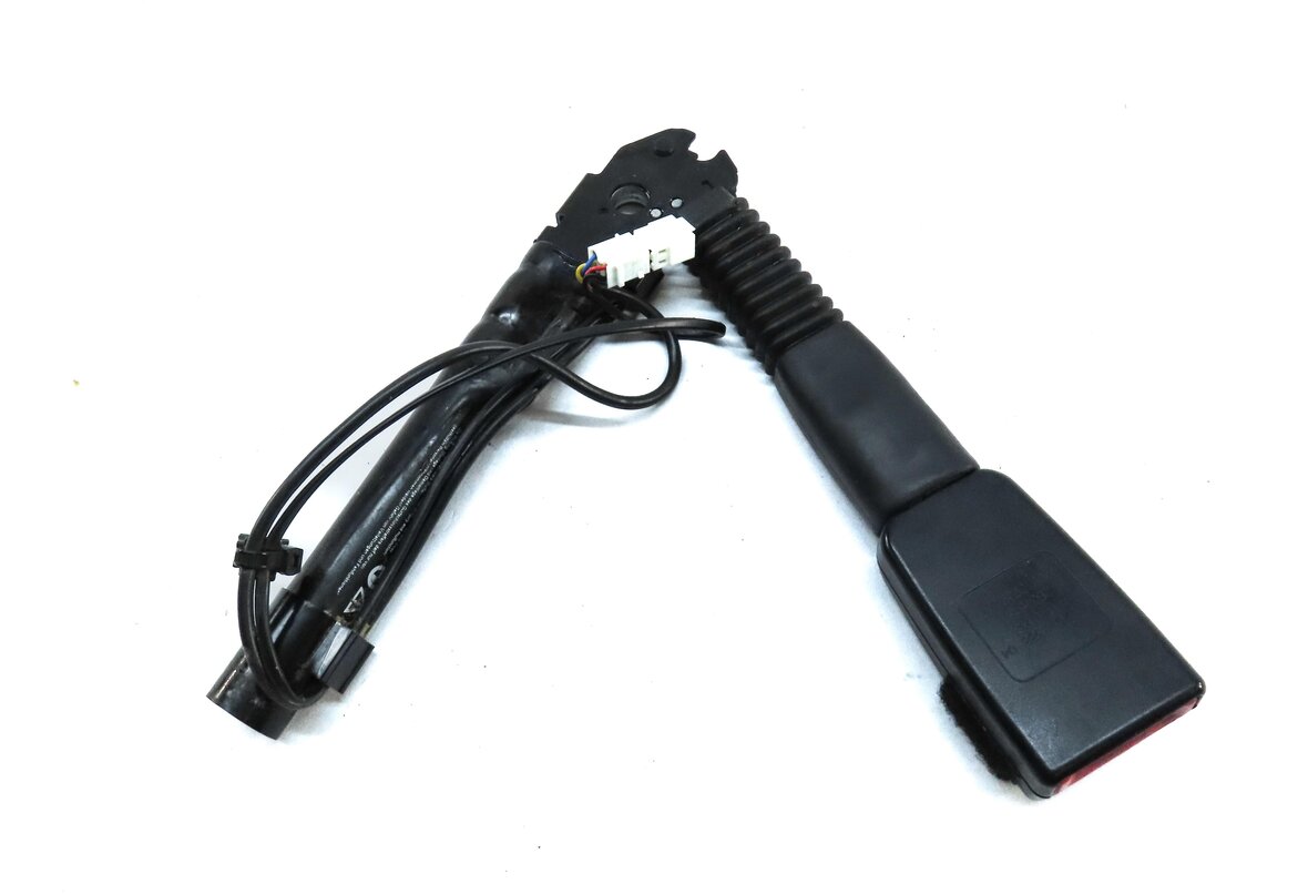 Thumbnail 5: 12-19 BMW 2 3 4 M3 (F22 F32 F33 F34 F36) FRONT RIGHT PASSENGER SEATBELT RECEIVER