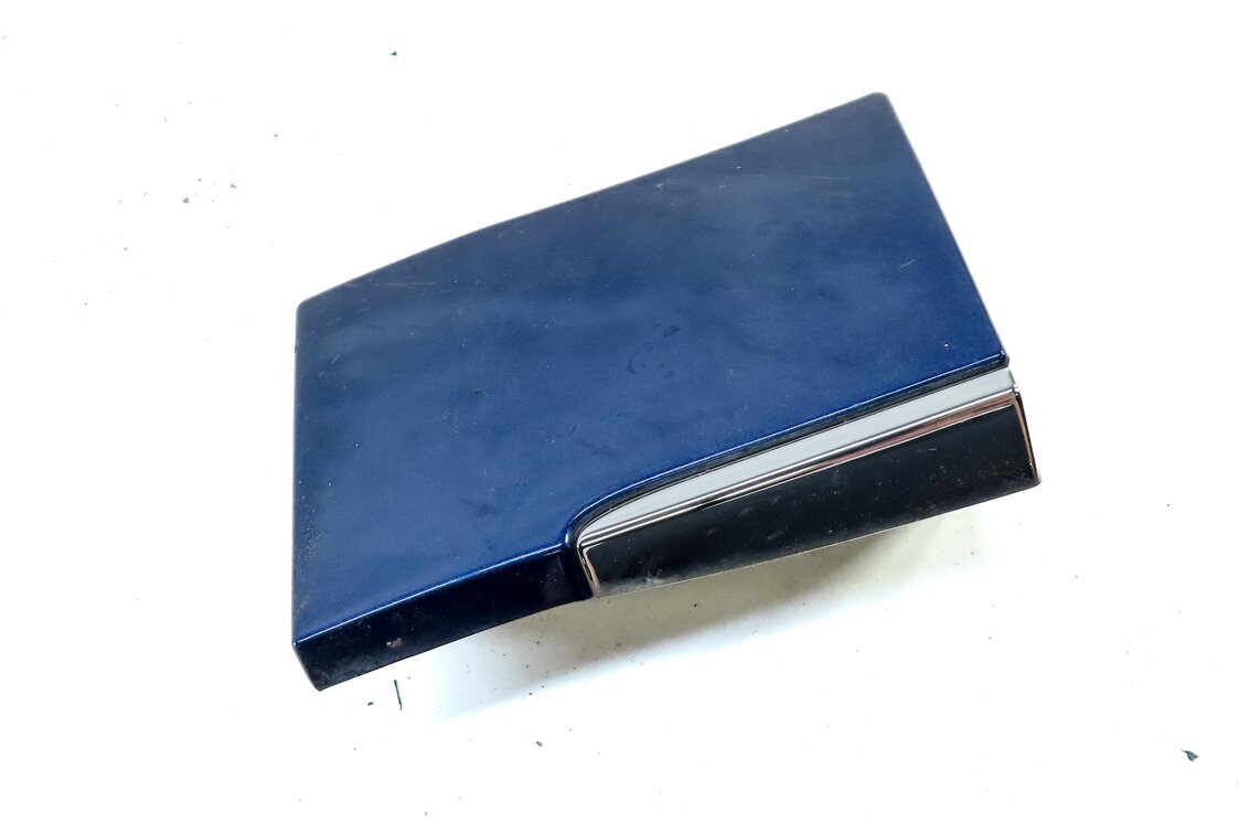 2014 AUDI Q5 (B8 8R) FRONT RIGHT LOWER FENDER MOULDING TRIM (SCUBA BLUE)
