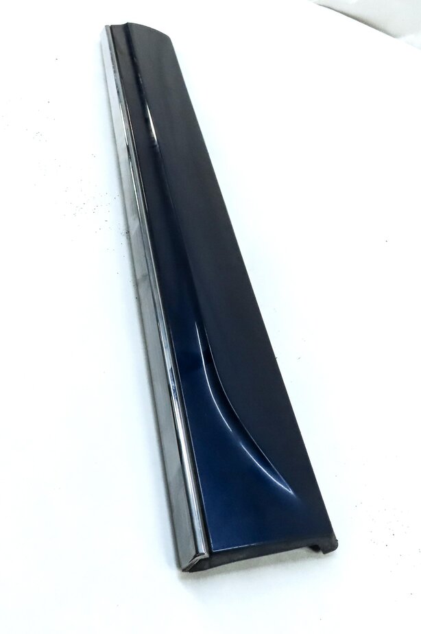 Thumbnail 3: 2014 AUDI Q5 (B8 8R) FRONT LEFT LOWER DOOR MOULDING TRIM (SCUBA BLUE METALLIC)