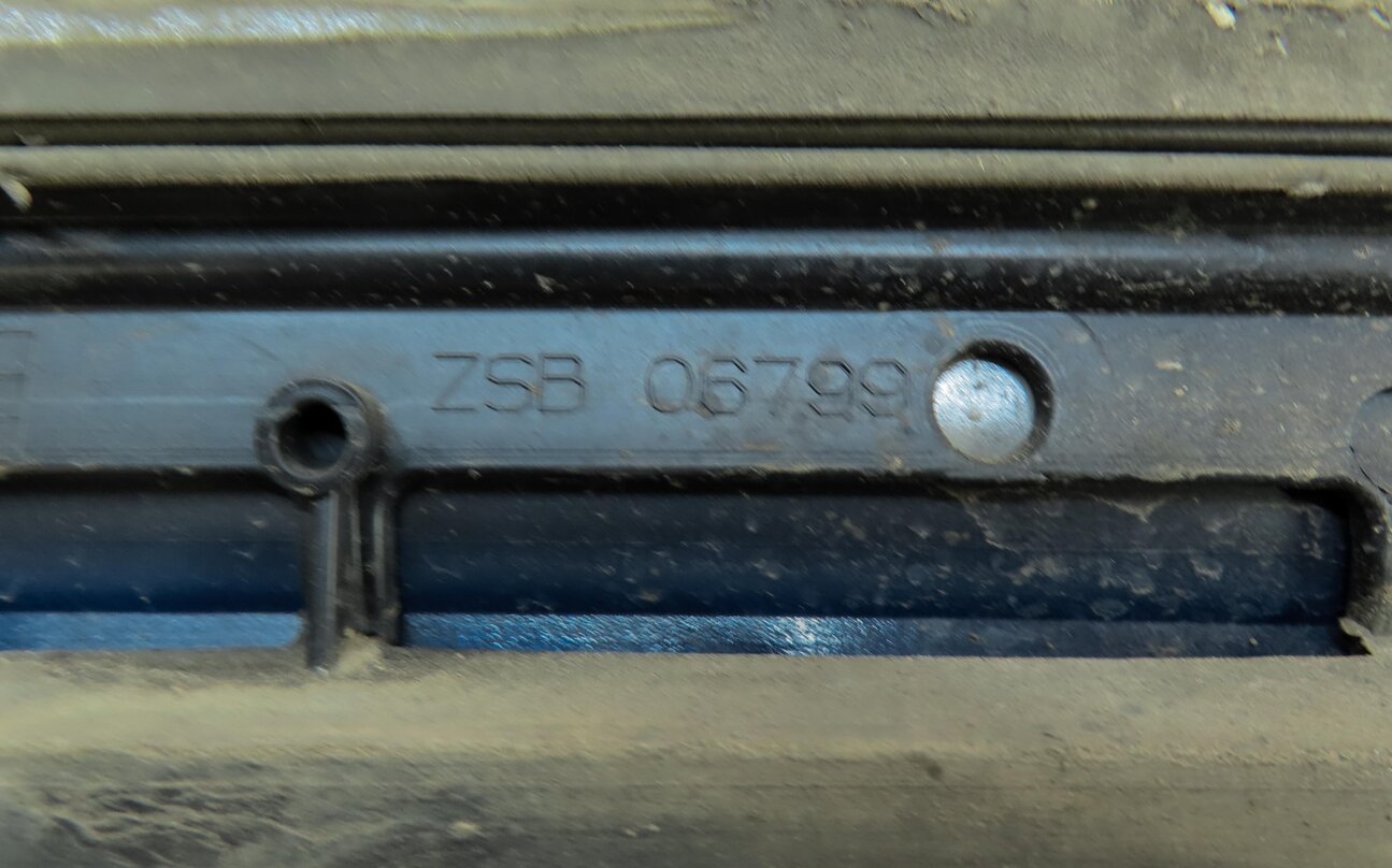 Thumbnail 6: 2014 AUDI Q5 (B8 8R) FRONT LEFT LOWER DOOR MOULDING TRIM (SCUBA BLUE METALLIC)