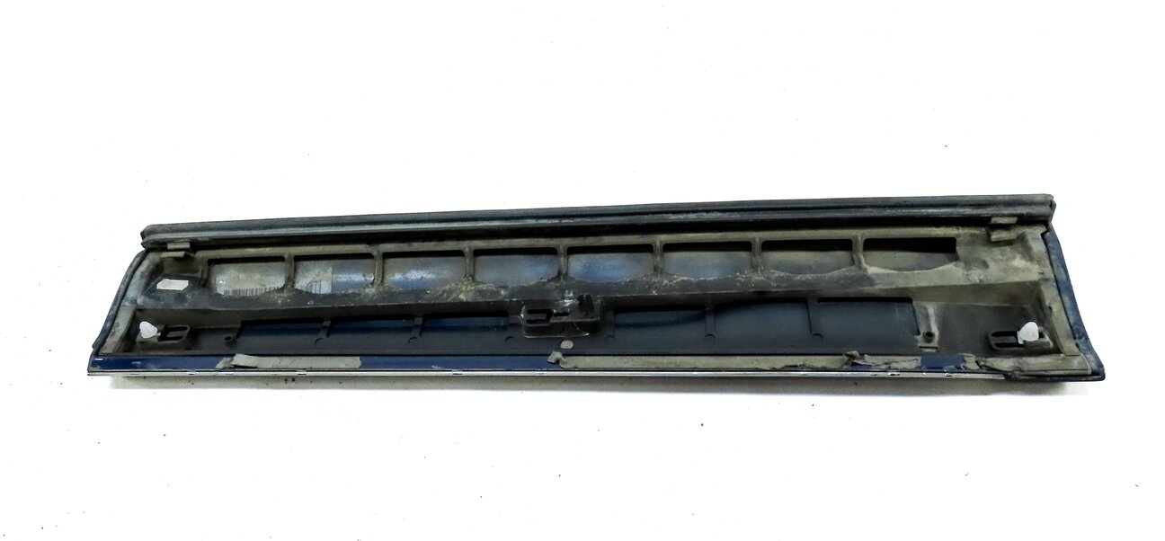 Thumbnail 6: 2014 AUDI Q5 (B8 8R) REAR LEFT LOWER DOOR MOULDING TRIM (SCUBA BLUE METALLIC)
