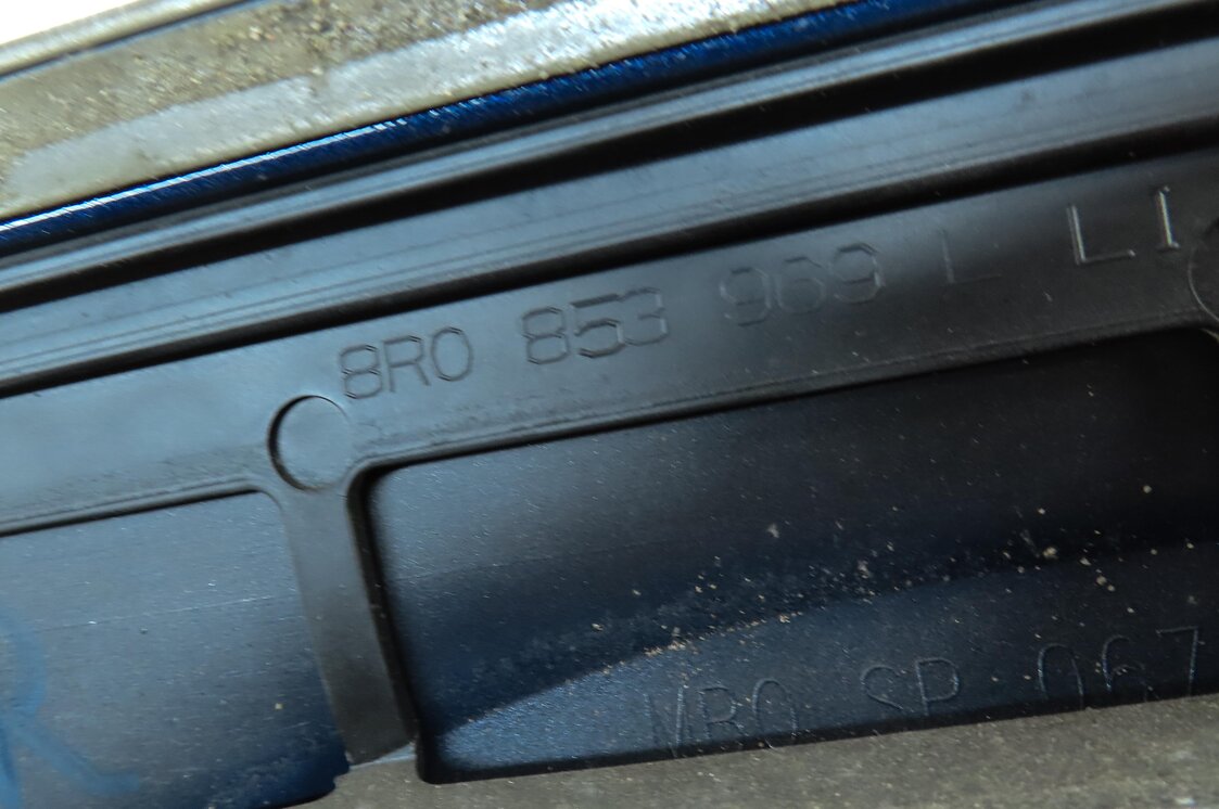 Thumbnail 7: 2014 AUDI Q5 (B8 8R) REAR LEFT LOWER DOOR MOULDING TRIM (SCUBA BLUE METALLIC)
