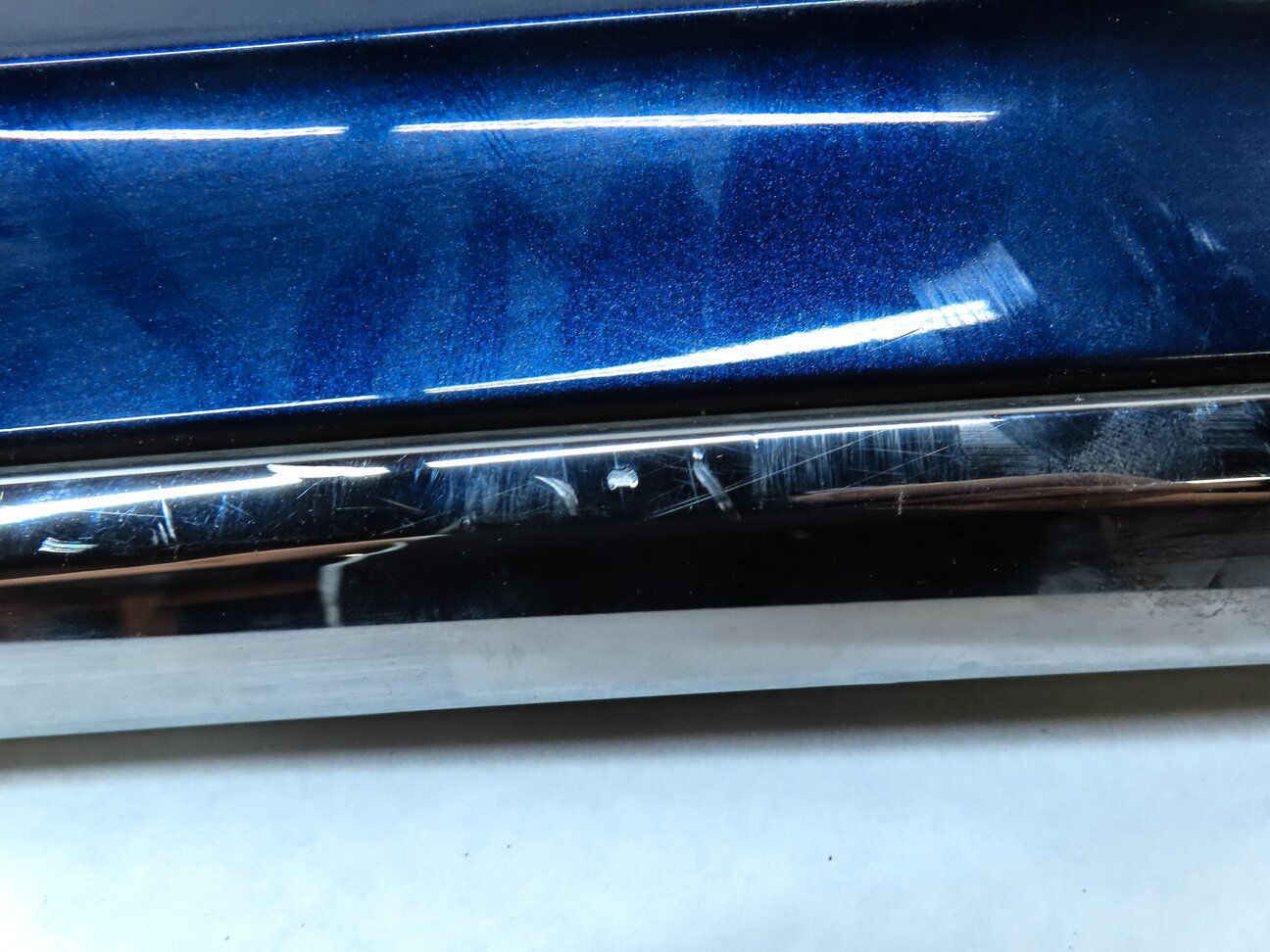 Thumbnail 8: 2014 AUDI Q5 (B8 8R) REAR LEFT LOWER DOOR MOULDING TRIM (SCUBA BLUE METALLIC)