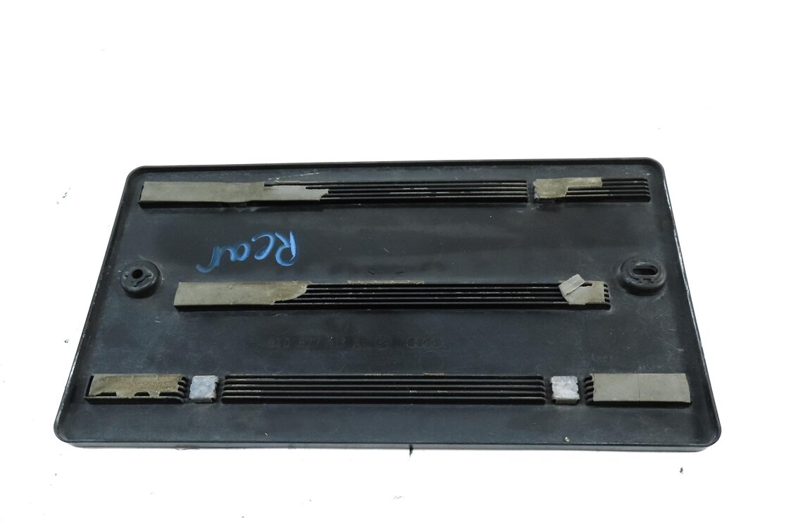 Thumbnail 5: 2014 AUDI Q5 (B8 8R) REAR LICENSE PLATE MOUNT BRACKET 8T0827113A