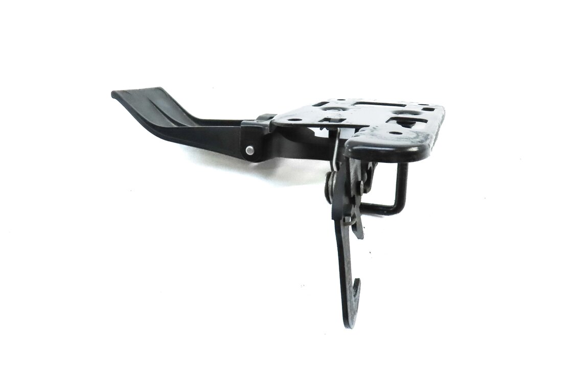 Thumbnail 5: 2014 AUDI Q5 (B8 8R) FRONT HOOD SAFETY CATCH HOOK & RELEASE LEVER 8R0823480A