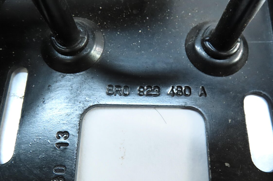 Thumbnail 7: 2014 AUDI Q5 (B8 8R) FRONT HOOD SAFETY CATCH HOOK & RELEASE LEVER 8R0823480A