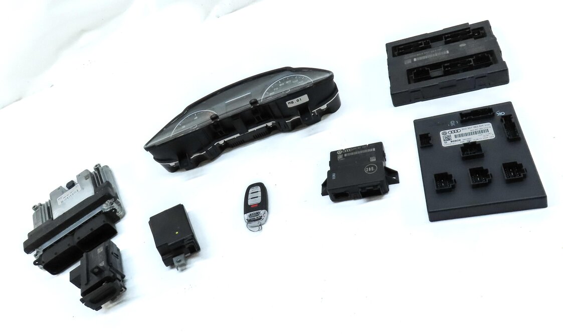 Thumbnail 3: 2014 AUDI Q5 (B8 8R) SPEEDOMETER IMMOBILIZER LOCK BODY ENGINE MODULE & KEY SET
