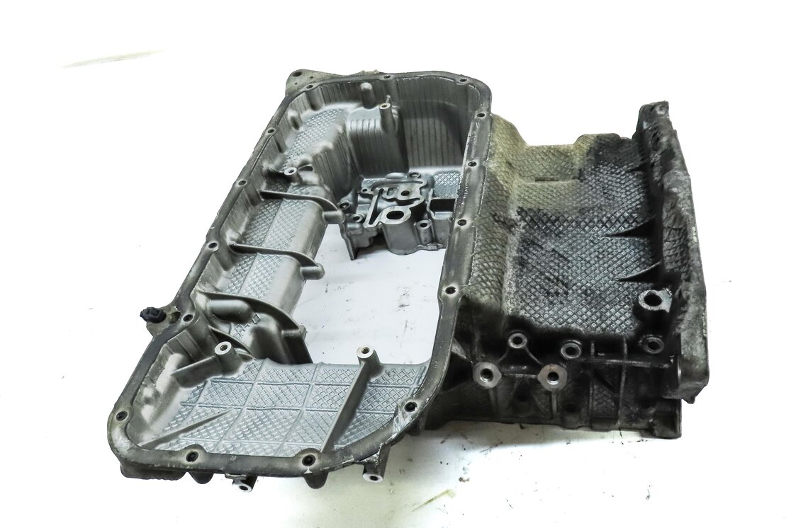 Thumbnail 6: 2014 AUDI Q5 B8 8R 3.0L TURBO DIESEL ENGINE CPNB UPPER ENGINE OIL PAN 059103601C