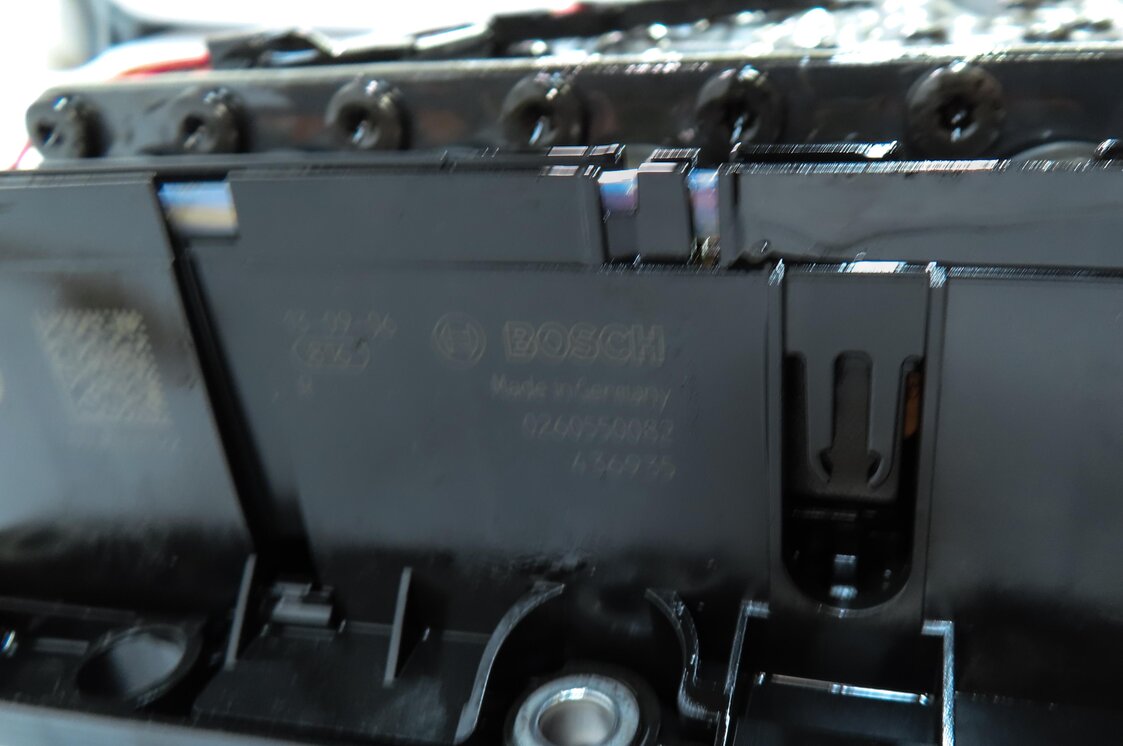 Thumbnail 8: 14-16 AUDI Q5 (B8 8R) 3.0L TDI DIESEL PFJ 8-SPEED AUTO TRANSMISSION VALVE BODY