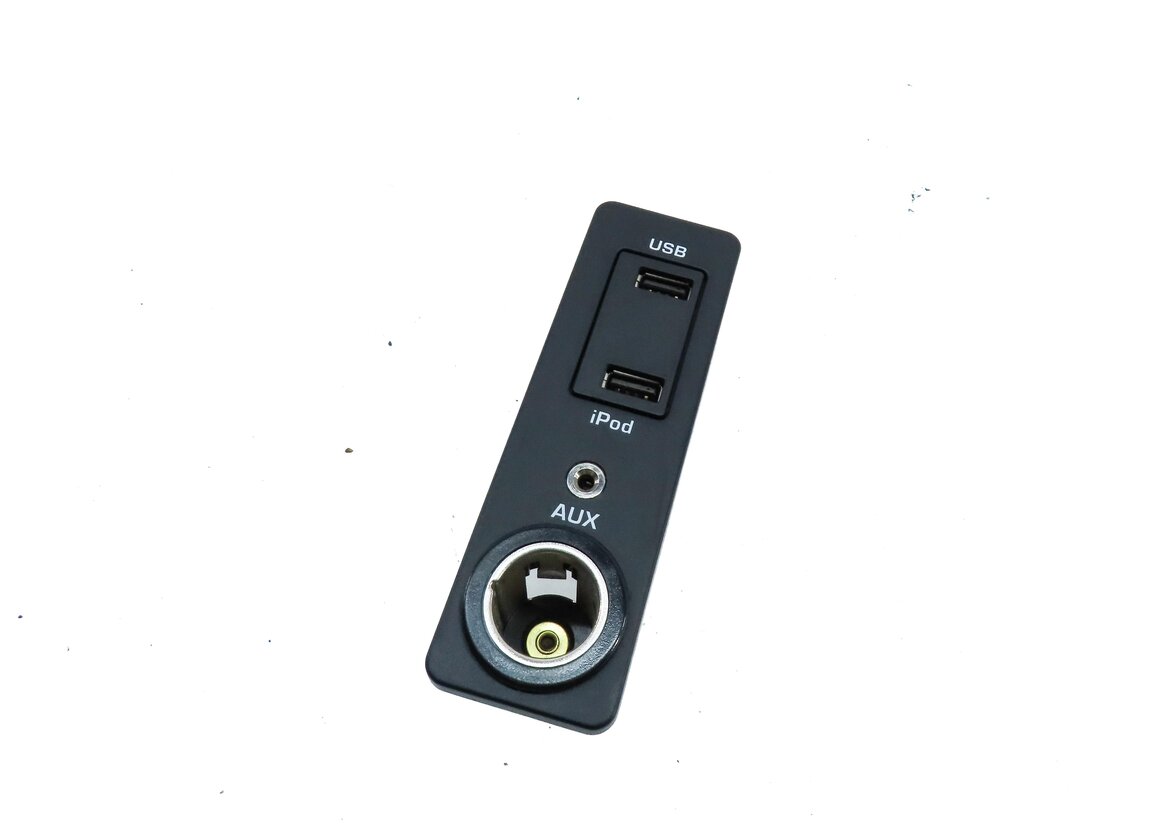 2013 LAND RANGE ROVER EVOQUE (L538) AUXILIARY USB IPOD AUX PLUG INPUT JACK PANEL