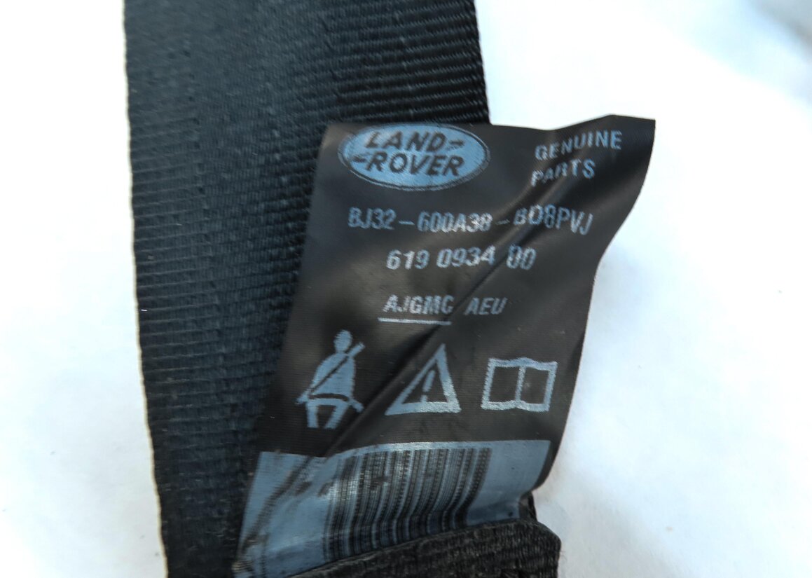 Thumbnail 6: 2013 RANGE ROVER EVOQUE L538 REAR CENTER SEATBELT RETRACTOR BUCKLE