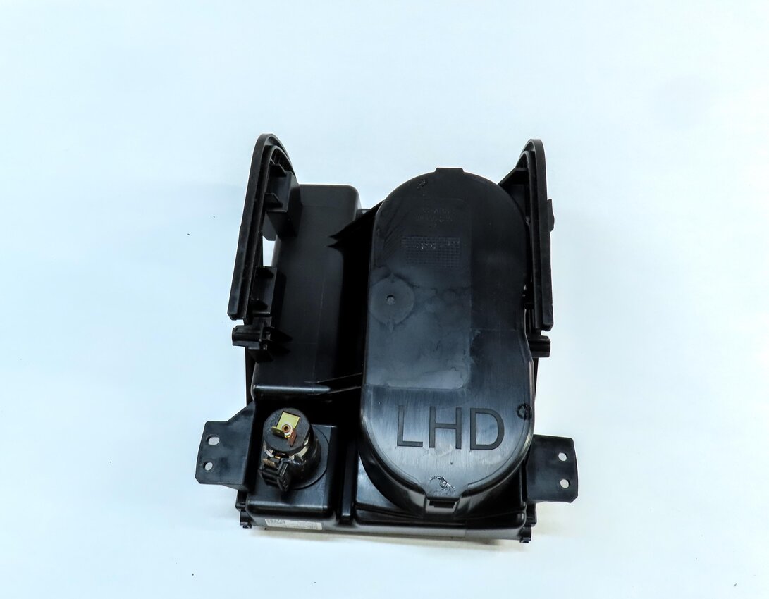 Thumbnail 6: 2013 LAND RANGE ROVER EVOQUE (L538) FRONT CENTER CONSOLE CUPHOLDER & 12v SOCKET
