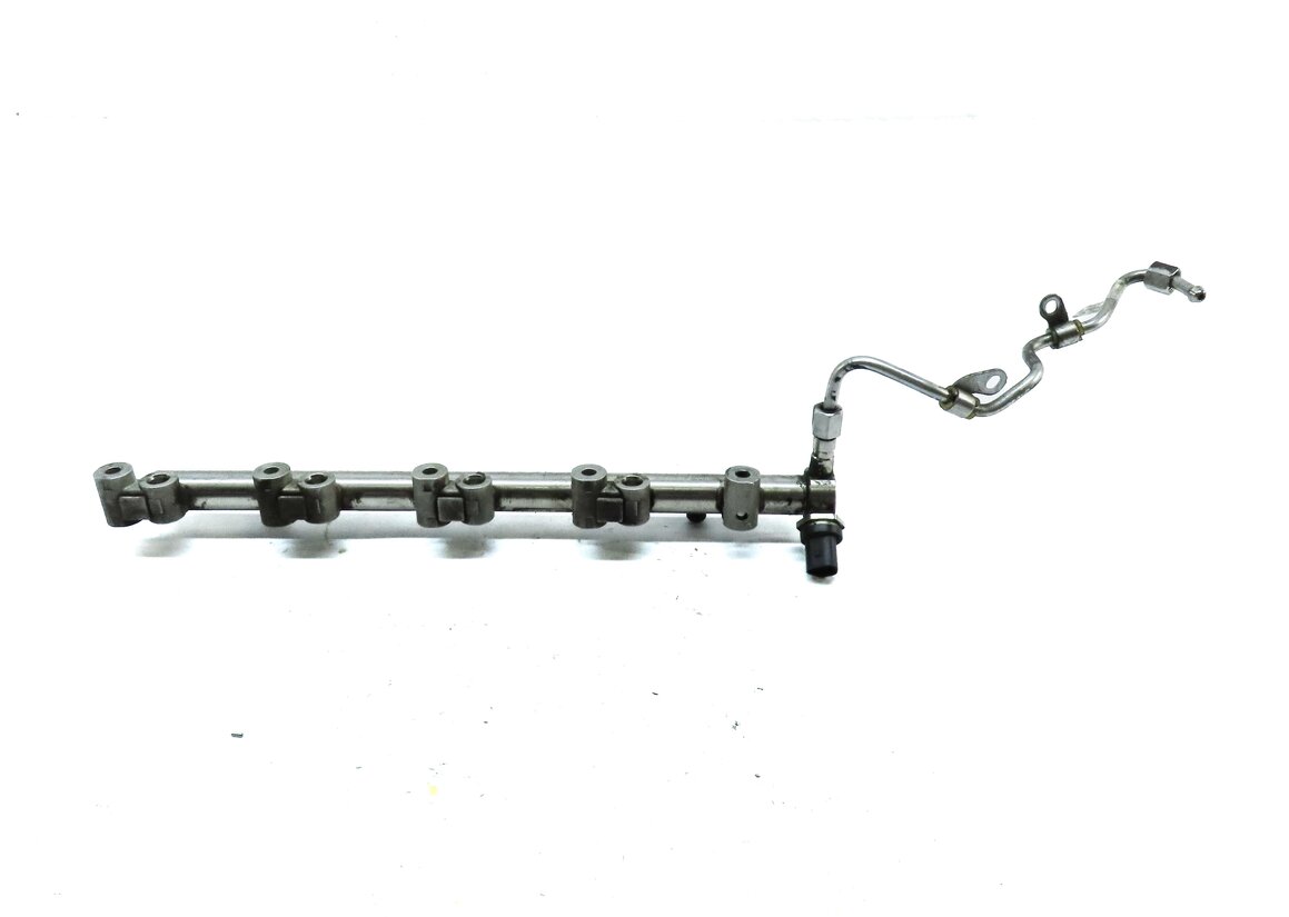 Thumbnail 4: 2013 LAND RANGE ROVER EVOQUE (L538) 2.0L TURBO ENGINE FUEL RAIL w/ LINES