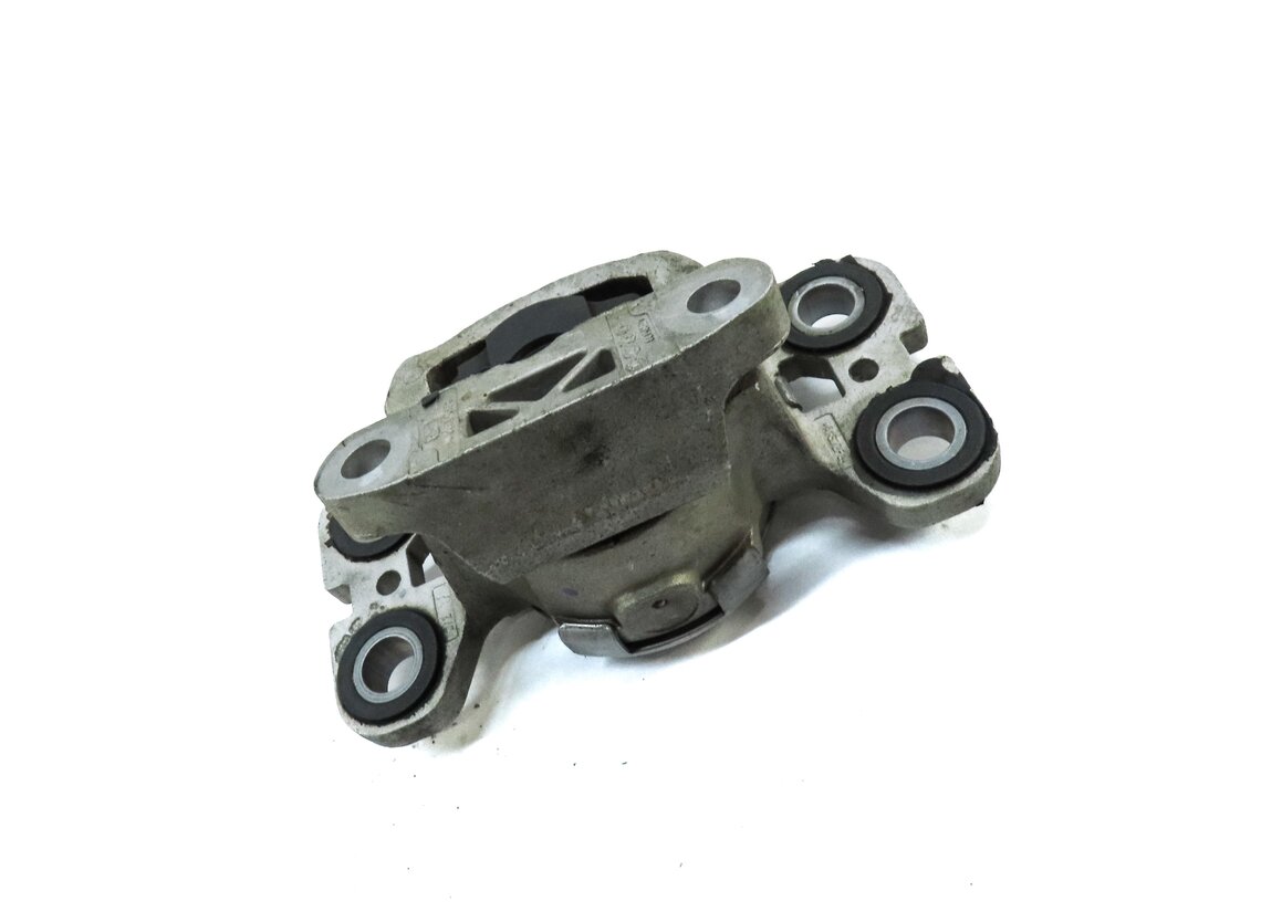 Thumbnail 3: 2013 RANGE ROVER EVOQUE (L538) 2.0L TURBO ENGINE REAR TRANSMISSION MOUNT BRACKET