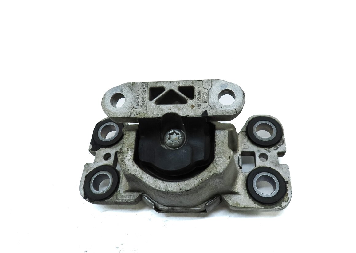 Thumbnail 4: 2013 RANGE ROVER EVOQUE (L538) 2.0L TURBO ENGINE REAR TRANSMISSION MOUNT BRACKET