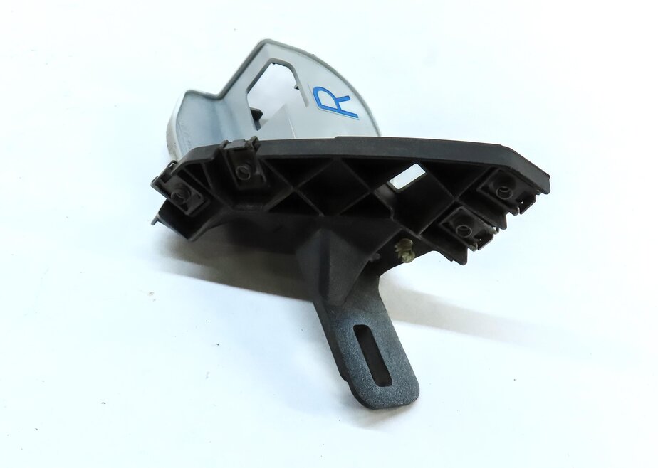 Thumbnail 4: 2013 LAND RANGE ROVER EVOQUE (L538) FRONT RIGHT FENDER MOUNT BRACKET (WHITE)