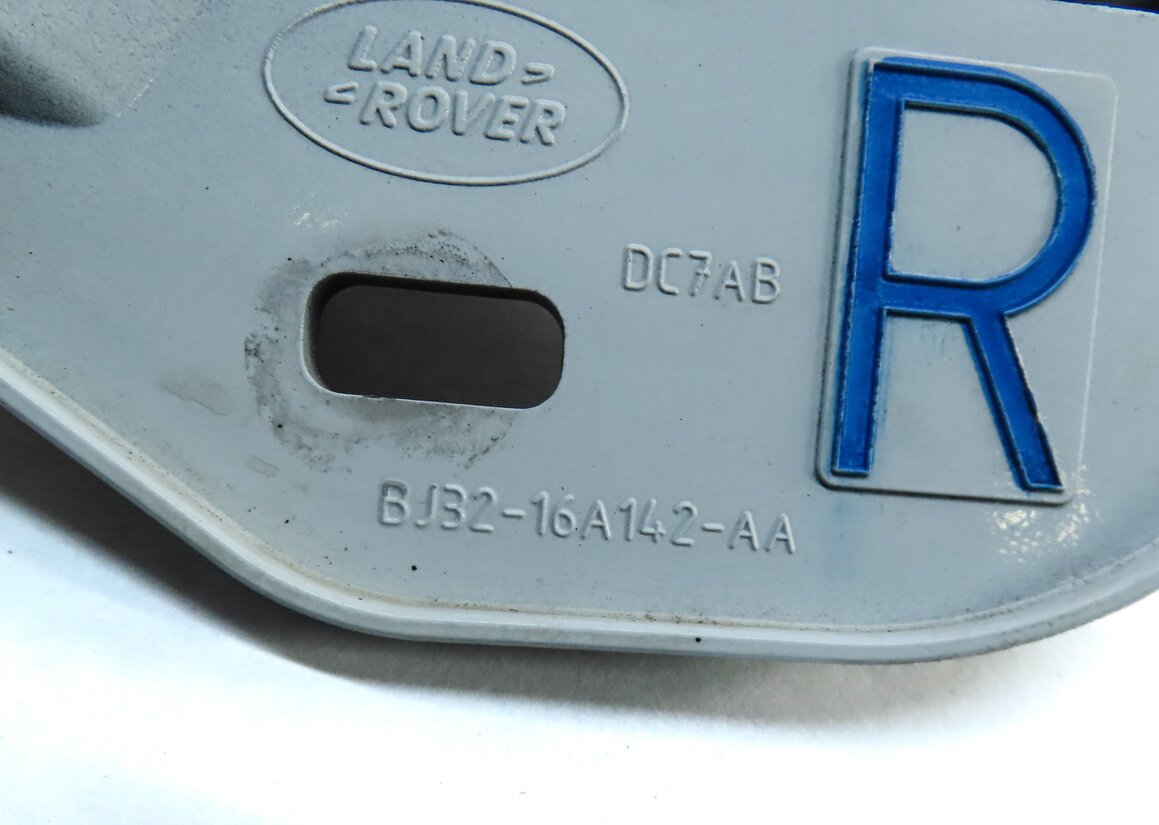 Thumbnail 6: 2013 LAND RANGE ROVER EVOQUE (L538) FRONT RIGHT FENDER MOUNT BRACKET (WHITE)
