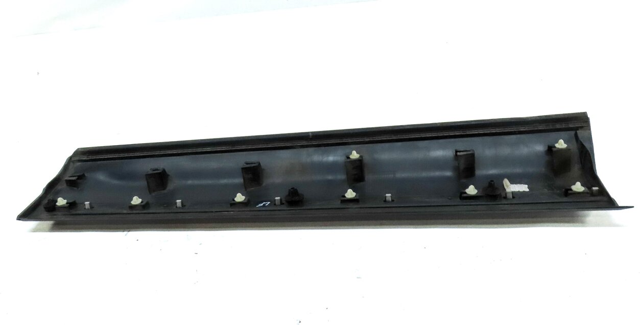 Thumbnail 6: 2013 LAND RANGE ROVER EVOQUE (L538) FRONT LEFT DRIVER LOWER DOOR TRIM MOULDING