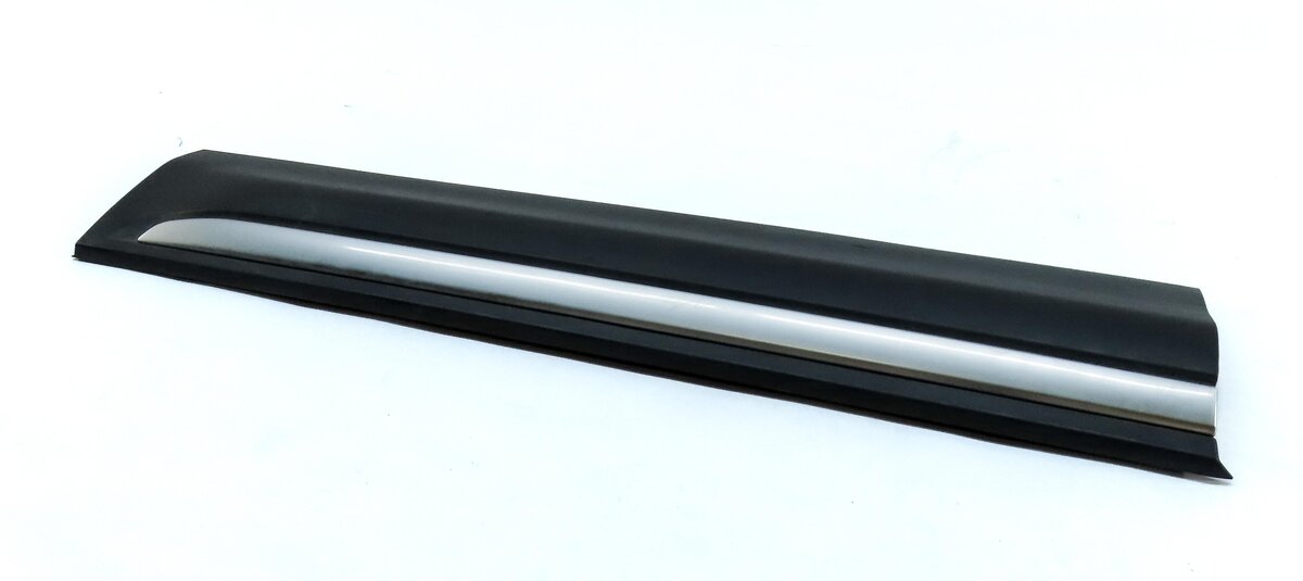 2013 LAND RANGE ROVER EVOQUE (L538) FRONT RIGHT LOWER DOOR TRIM MOULDING