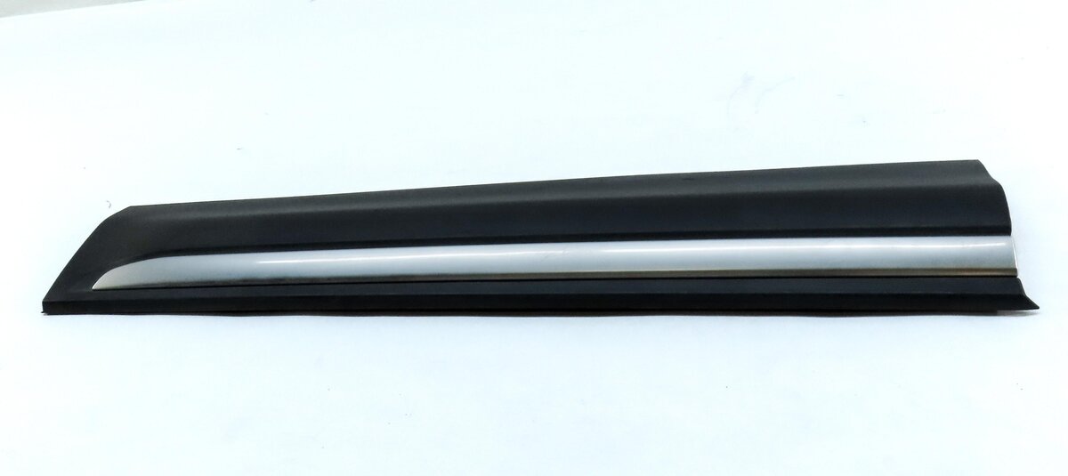Thumbnail 2: 2013 LAND RANGE ROVER EVOQUE (L538) FRONT RIGHT LOWER DOOR TRIM MOULDING