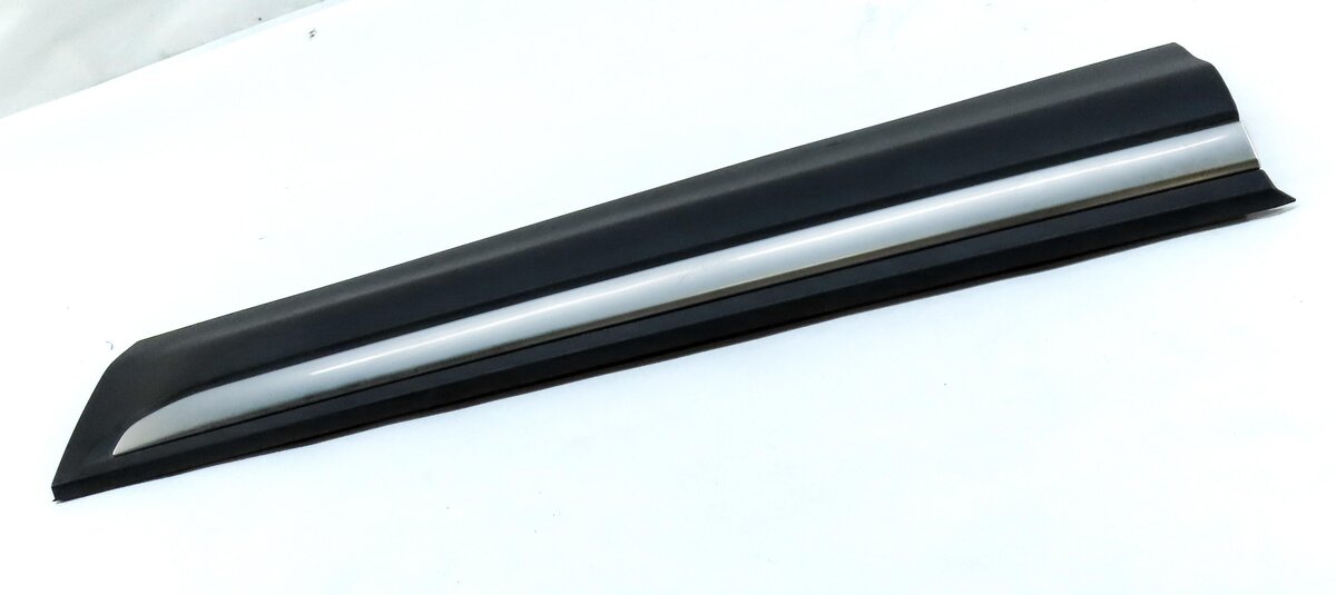 Thumbnail 3: 2013 LAND RANGE ROVER EVOQUE (L538) FRONT RIGHT LOWER DOOR TRIM MOULDING