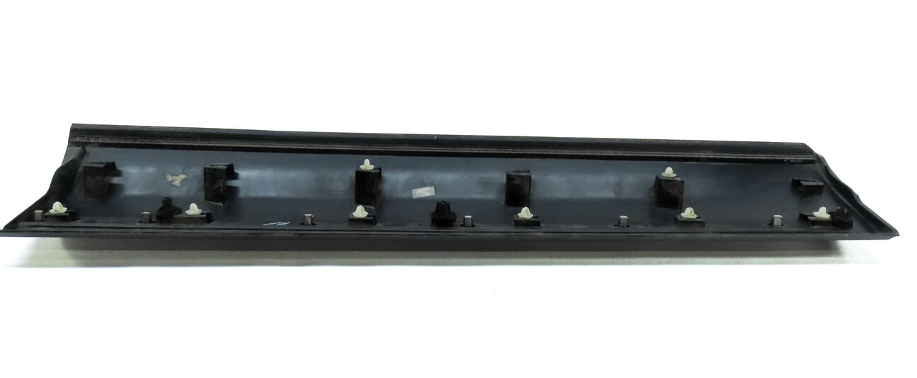 Thumbnail 6: 2013 LAND RANGE ROVER EVOQUE (L538) FRONT RIGHT LOWER DOOR TRIM MOULDING