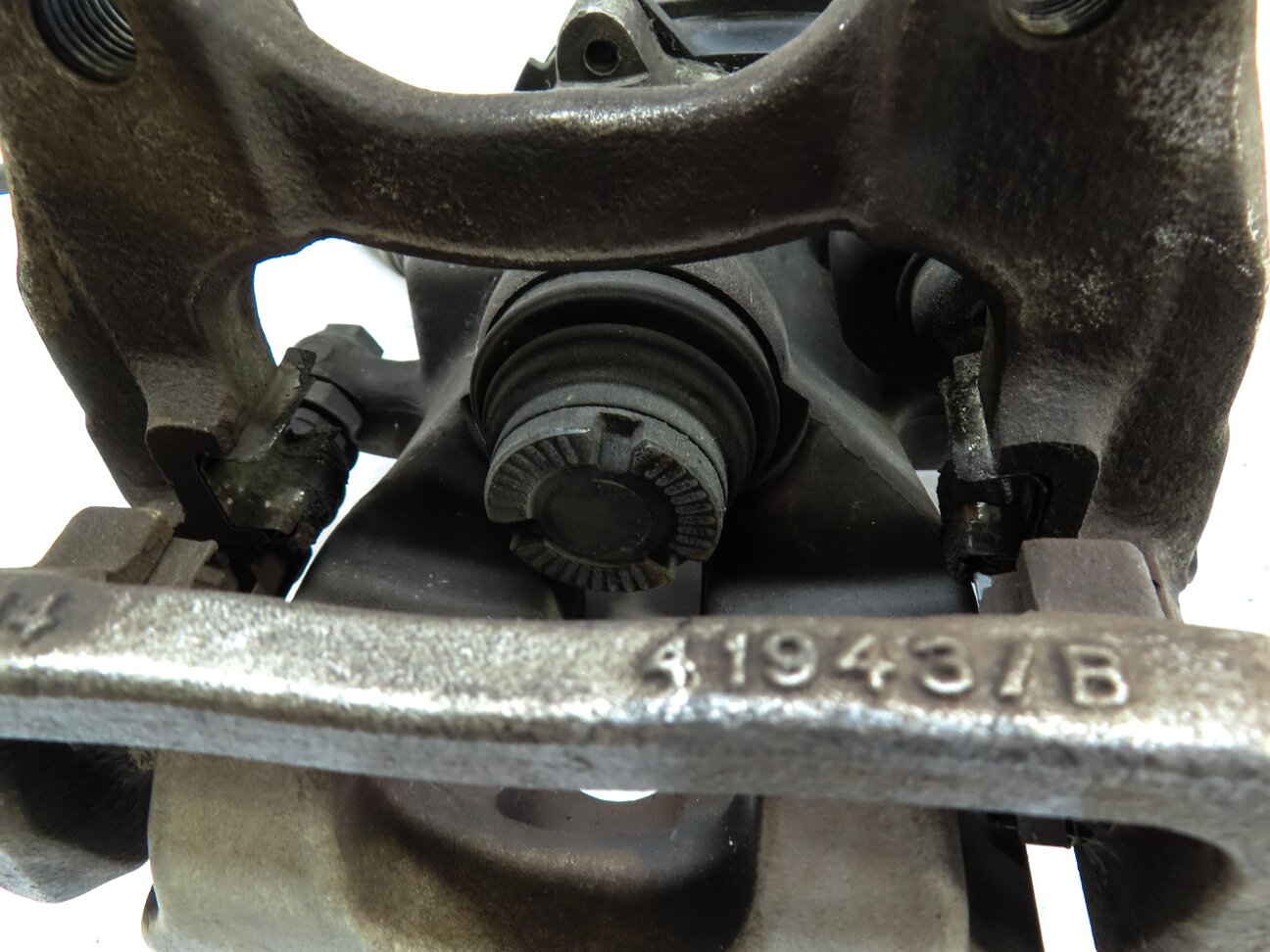 Thumbnail 7: 13-20 MERCEDES B250 CLA250 GLA250 (C117 W242 W246 X156) LEFT REAR BRAKE CALIPER