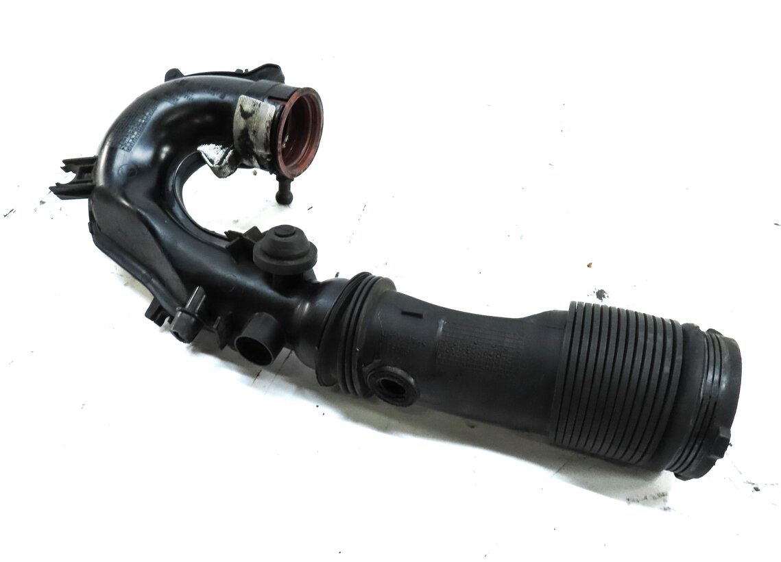 2016 MERCEDES CLA CLASS (C117) 2.0L TURBO M270 ENGINE AIR INTAKE MANIFOLD PIPE