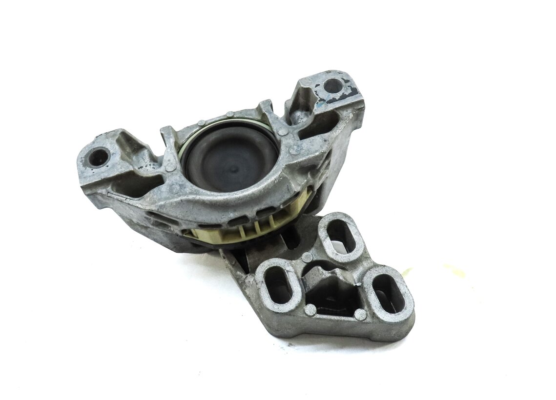 Thumbnail 3: 2016 MERCEDES CLA CLASS (C117) 2.0L TURBO M270 RIGHT AUTO TRANSMISSION MOUNT