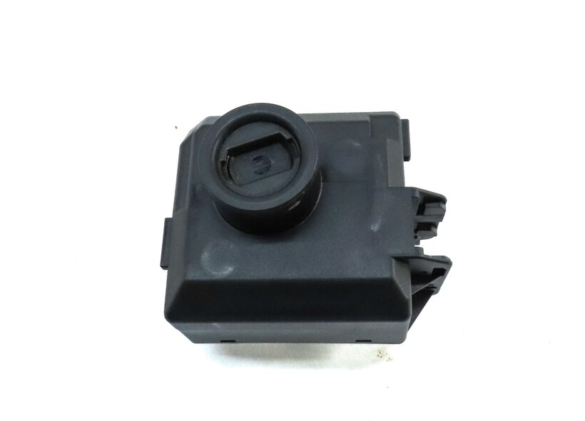 Thumbnail 2: 2016-2017 MERCEDES B250 CLA GLA (C117 W242 X156) IGNITION SWITCH MODULE