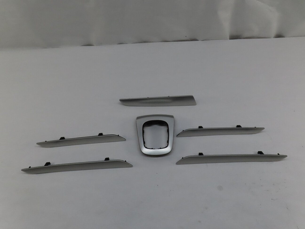 Thumbnail 4: 2016 CLA CLASS (C117) FRONT REAR LEFT RIGHT TEXTURED GRAIN ALUMINUM TRIM SET6