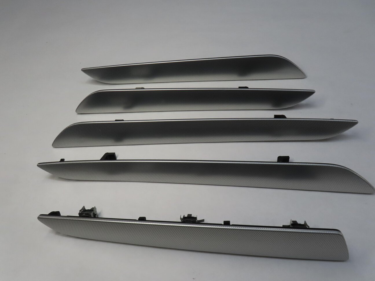 Thumbnail 5: 2016 CLA CLASS (C117) FRONT REAR LEFT RIGHT TEXTURED GRAIN ALUMINUM TRIM SET6