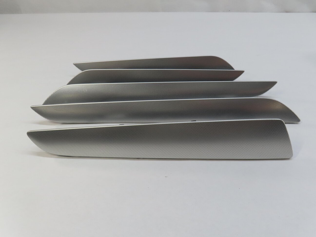 Thumbnail 6: 2016 CLA CLASS (C117) FRONT REAR LEFT RIGHT TEXTURED GRAIN ALUMINUM TRIM SET6