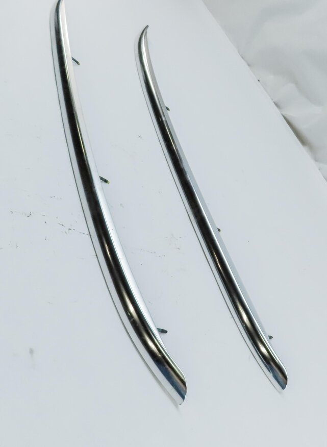 Thumbnail 4: 2015 AUDI Q3 (8U) CARGO LUGGAGE ROOF RACK RAIL (FRONT-TO-BACK) SET 2 (SILVER)