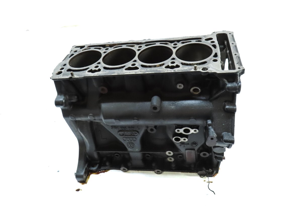Thumbnail 1: 2014-2018 AUDI Q3 (8U) VW CC EOS TIGUAN 2.0L TURBO ENGINE CYLINDER BLOCK BARE
