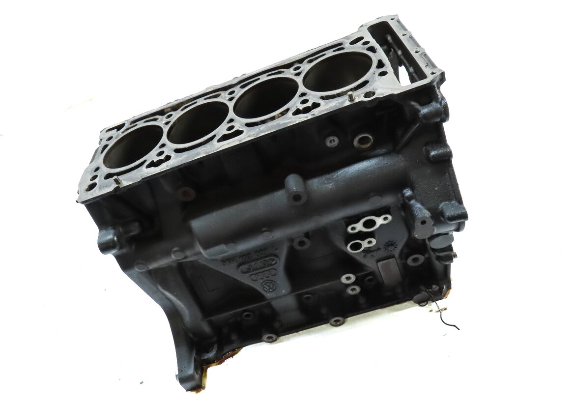 Thumbnail 2: 2014-2018 AUDI Q3 (8U) VW CC EOS TIGUAN 2.0L TURBO ENGINE CYLINDER BLOCK BARE
