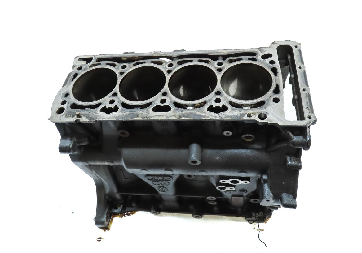 Thumbnail 3: 2014-2018 AUDI Q3 (8U) VW CC EOS TIGUAN 2.0L TURBO ENGINE CYLINDER BLOCK BARE