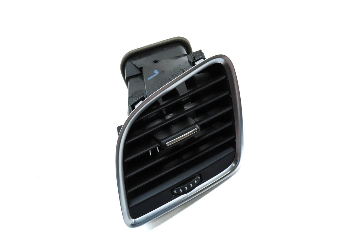 Thumbnail 3: 2015 AUDI Q3 (8U) FRONT LEFT DRIVER DASH AIR VENT (BLACK & SILVER) 8U1820901B
